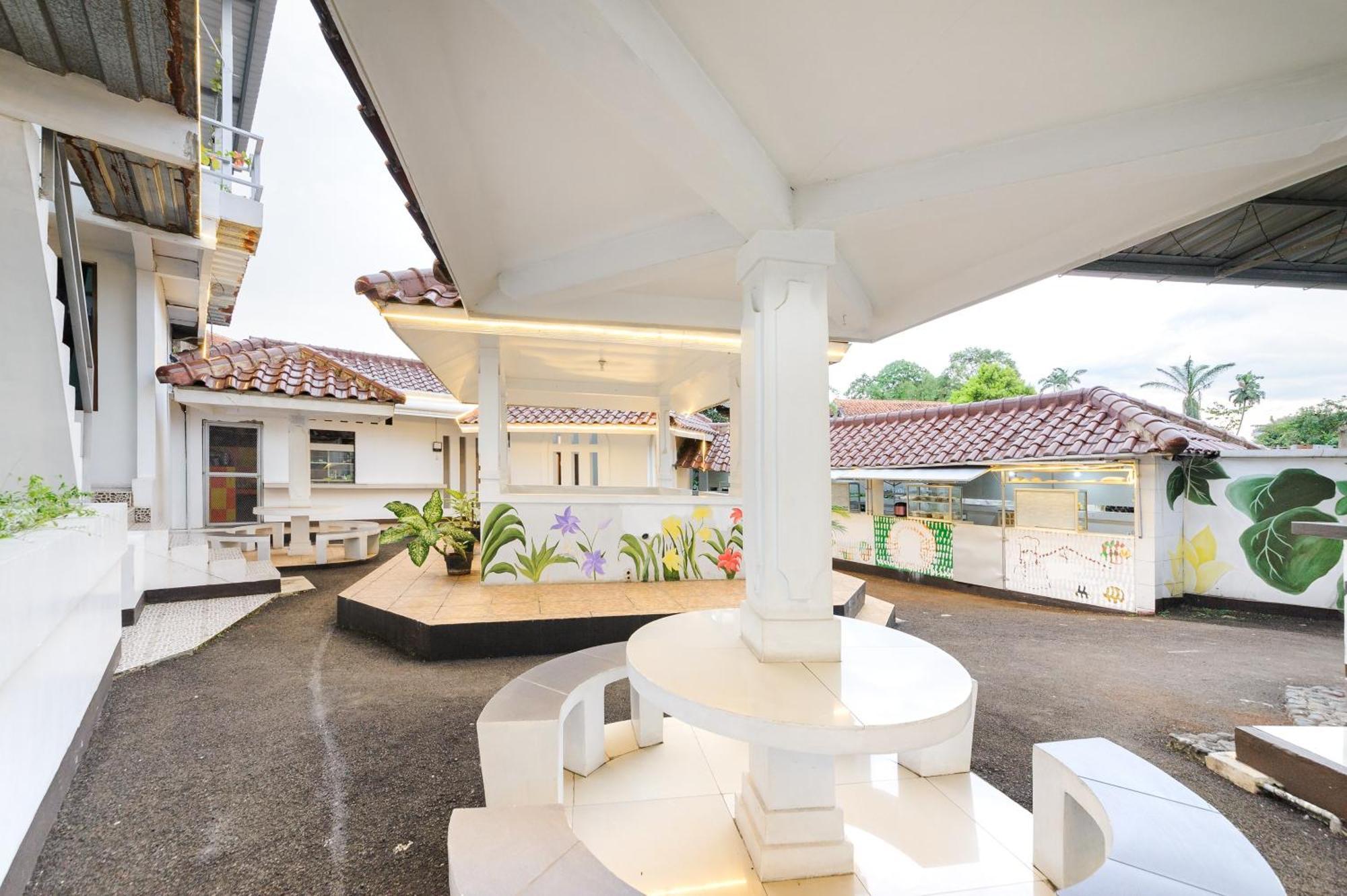 Reddoorz Syariah Near Taman Air Mancur Bogor Hotel Exterior photo